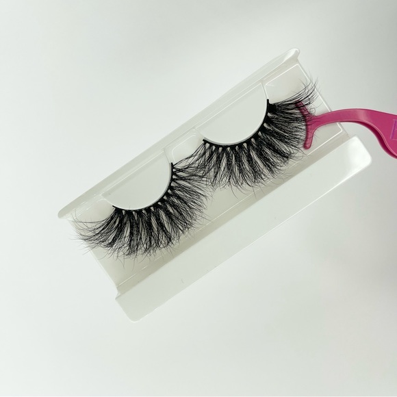 Bali Lashes - Picture 2 of 2